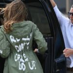 (lavanguardia.com). El controvertido y enigmático mensaje de la gabardina de Melania Trump en su viaje a Texas